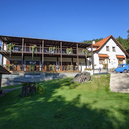 Vsetín Hotel A Restaurace U Vychopnu מראה חיצוני תמונה