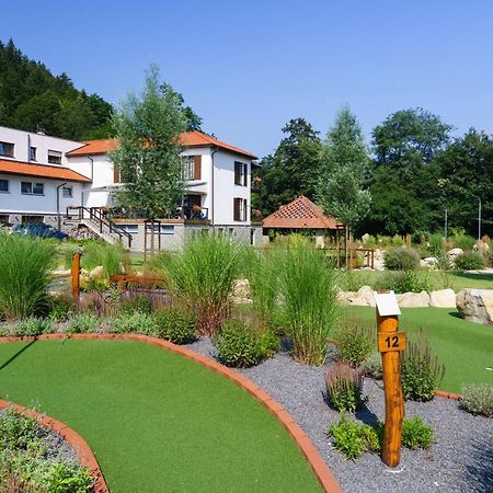 Vsetín Hotel A Restaurace U Vychopnu מראה חיצוני תמונה