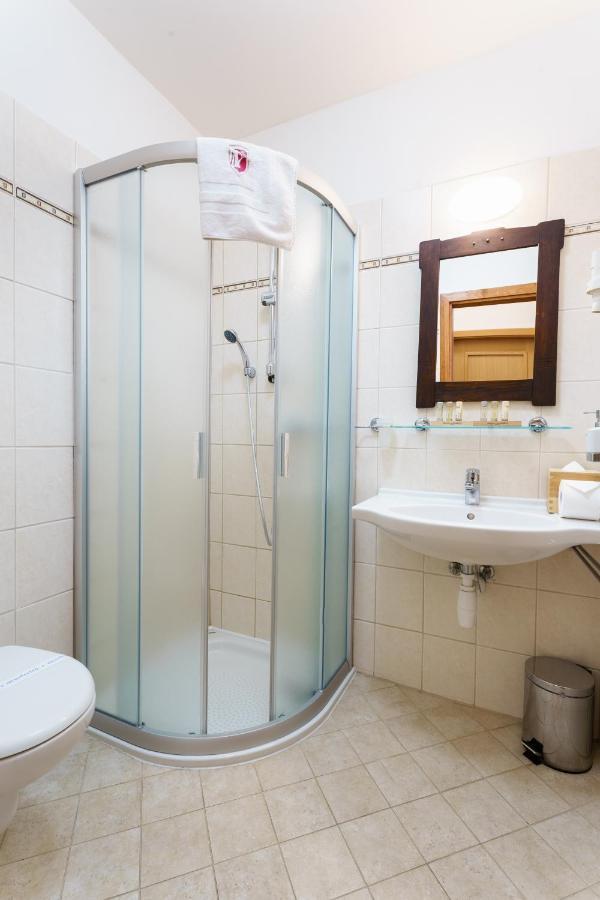 Vsetín Hotel A Restaurace U Vychopnu מראה חיצוני תמונה