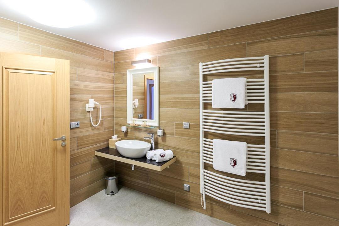 Vsetín Hotel A Restaurace U Vychopnu מראה חיצוני תמונה