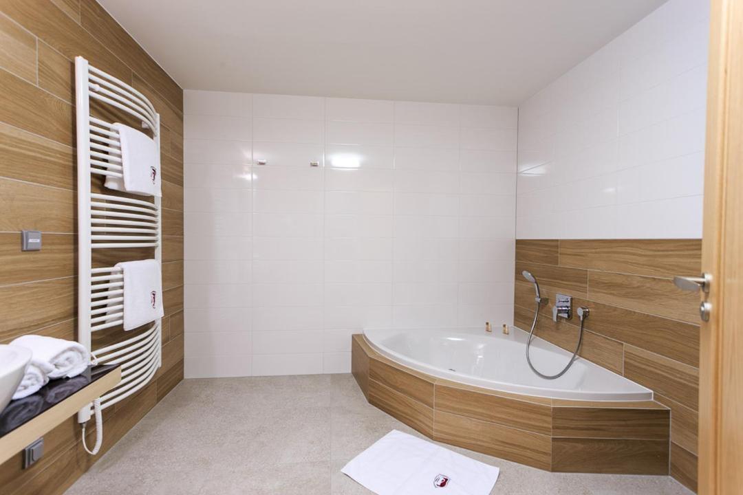 Vsetín Hotel A Restaurace U Vychopnu מראה חיצוני תמונה