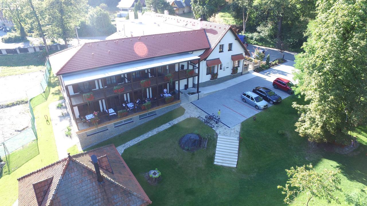 Vsetín Hotel A Restaurace U Vychopnu מראה חיצוני תמונה