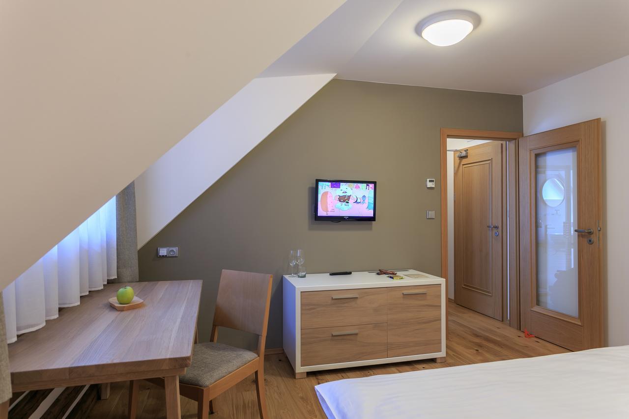 Vsetín Hotel A Restaurace U Vychopnu מראה חיצוני תמונה