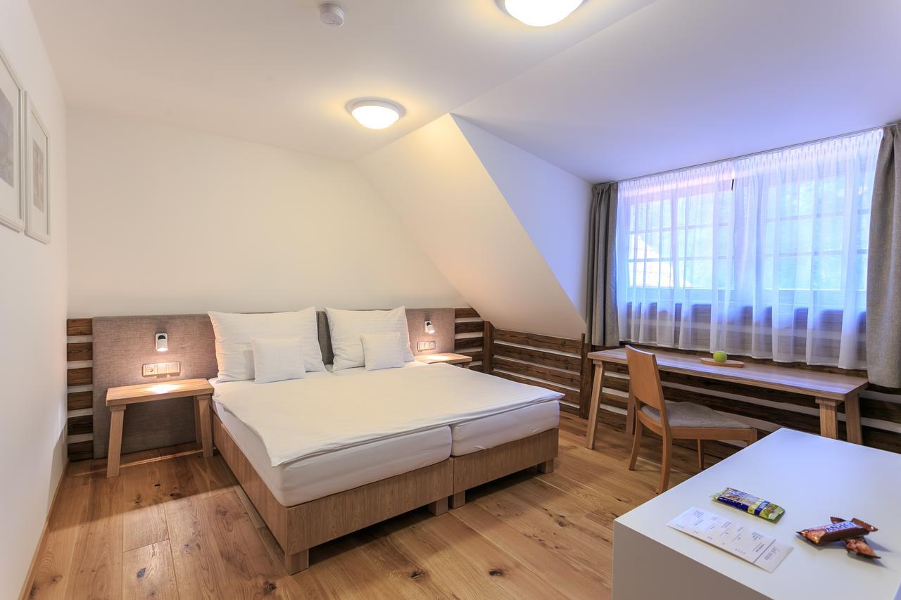 Vsetín Hotel A Restaurace U Vychopnu מראה חיצוני תמונה