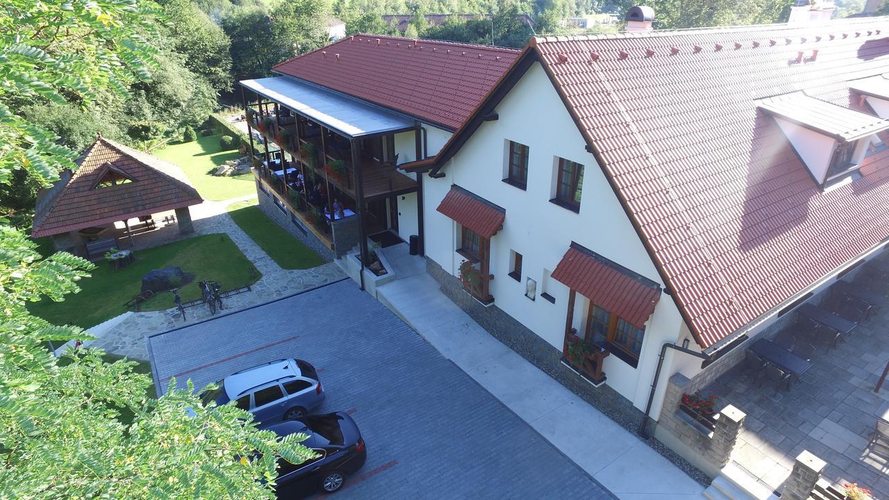 Vsetín Hotel A Restaurace U Vychopnu מראה חיצוני תמונה
