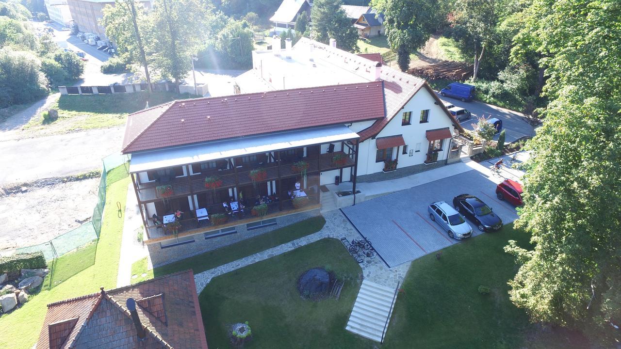Vsetín Hotel A Restaurace U Vychopnu מראה חיצוני תמונה