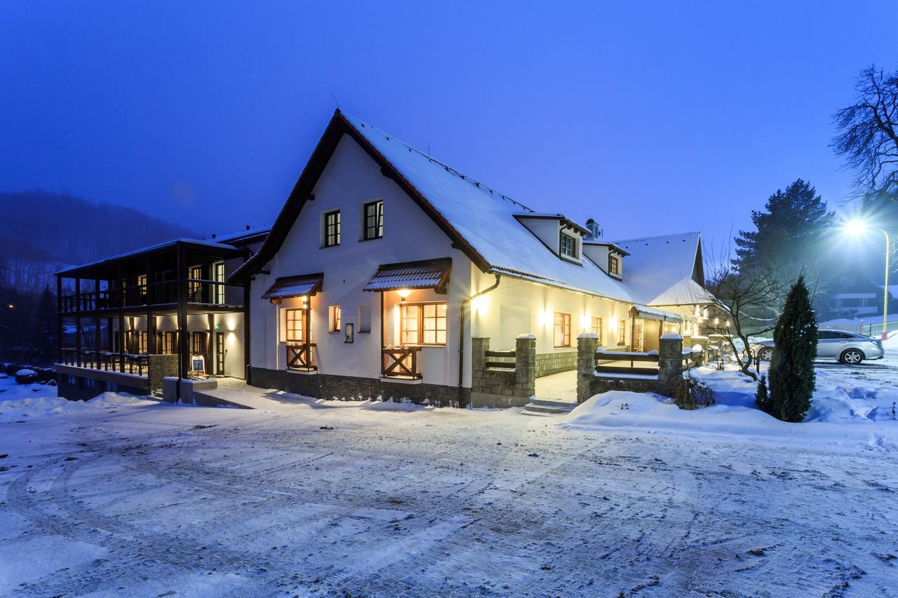 Vsetín Hotel A Restaurace U Vychopnu מראה חיצוני תמונה